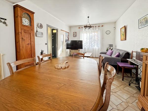 Pavillon atypique proche Parc Montreau