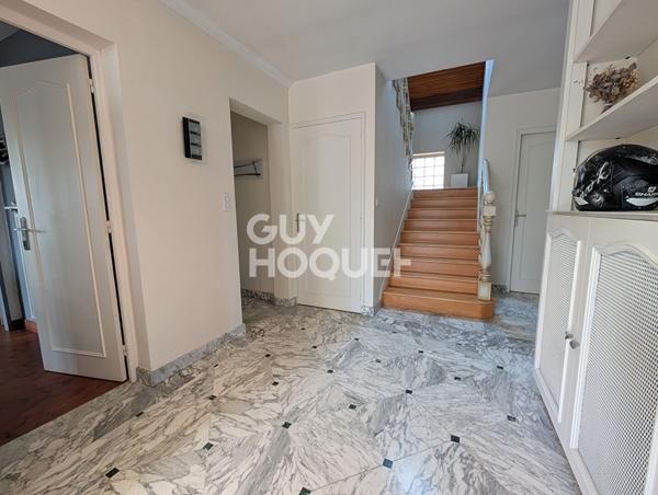 Maison Ecole Valentin, 6 chambres, terrain 26 ares