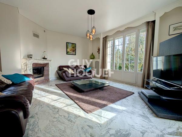 Maison Ecole Valentin, 6 chambres, terrain 26 ares