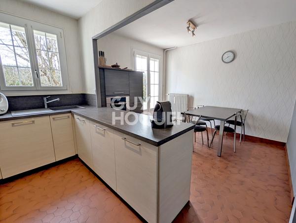 Maison Ecole Valentin, 6 chambres, terrain 26 ares