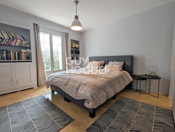 Maison Ecole Valentin, 6 chambres, terrain 26 ares