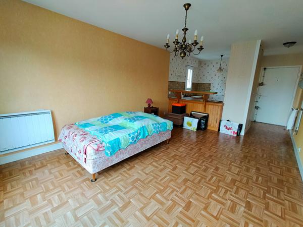 STUDIO EN PLEIN COEUR DU CENTRE VILLE D'ETAMPES