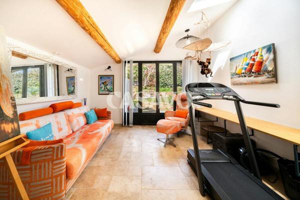 Vente Maison 8 pièces de 211m² - 13320 Bouc-Bel-Air