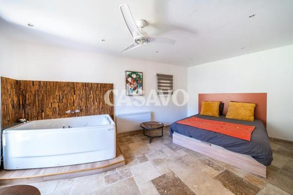 Vente Maison 8 pièces de 211m² - 13320 Bouc-Bel-Air