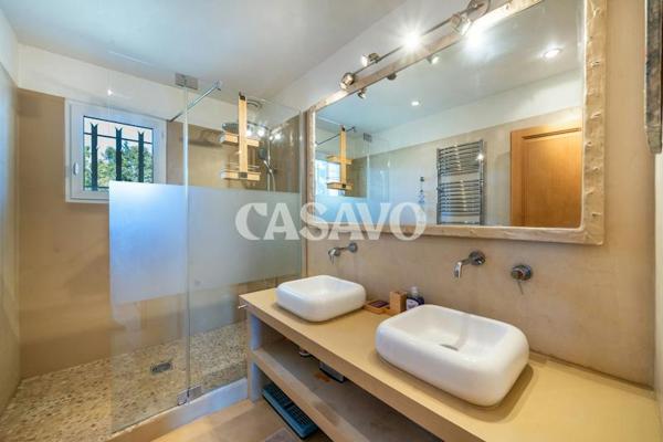 Vente Maison 8 pièces de 211m² - 13320 Bouc-Bel-Air