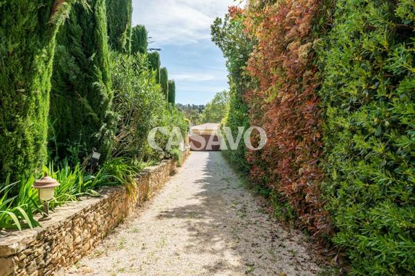 Vente Maison 8 pièces de 211m² - 13320 Bouc-Bel-Air