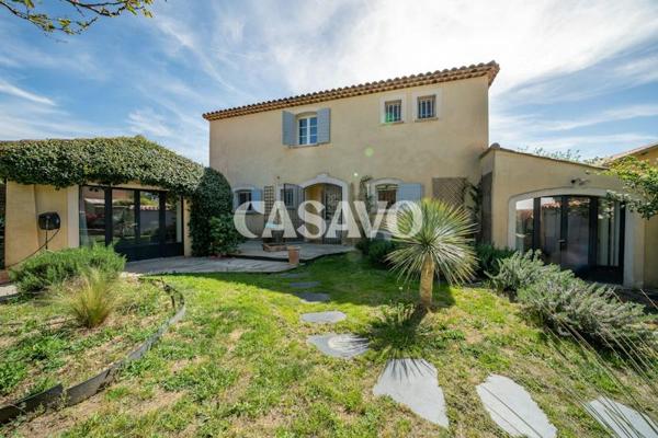 Vente Maison 8 pièces de 211m² - 13320 Bouc-Bel-Air