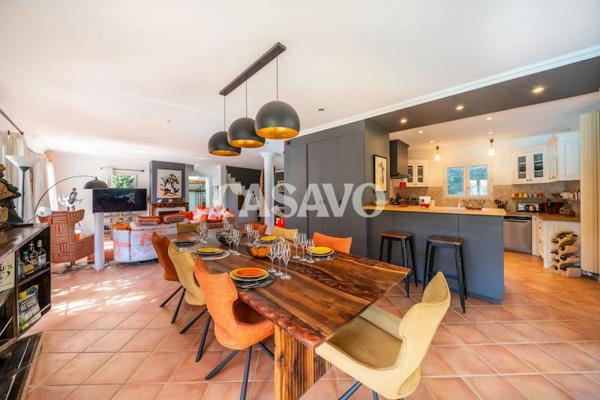 Vente Maison 8 pièces de 211m² - 13320 Bouc-Bel-Air