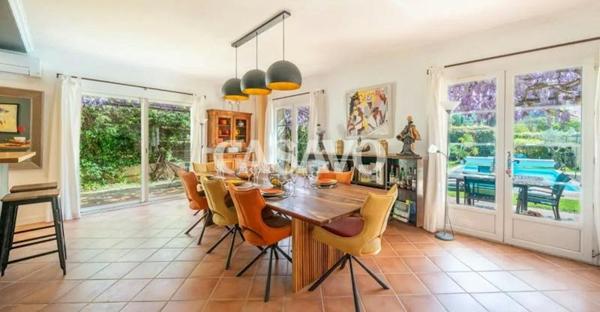Vente Maison 8 pièces de 211m² - 13320 Bouc-Bel-Air