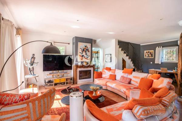 Vente Maison 8 pièces de 211m² - 13320 Bouc-Bel-Air