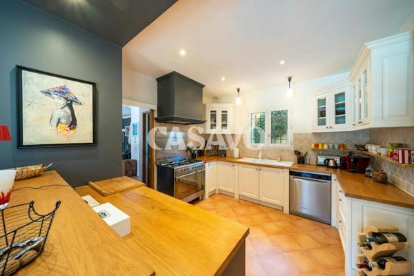 Vente Maison 8 pièces de 211m² - 13320 Bouc-Bel-Air