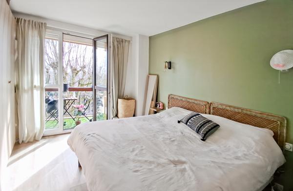 SURESNES 10' gare Sncf vue Dégagée