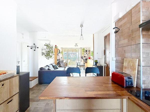 Cusset/Médipole. T3 résidence sécurisée avec parc