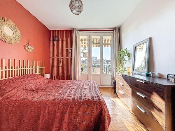 Cusset/Médipole. T3 résidence sécurisée avec parc