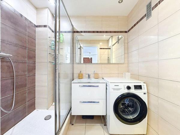 Cusset/Médipole. T3 résidence sécurisée avec parc