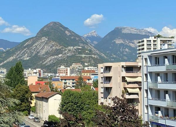 Appartement à vendre    3 pièces • 84,42 m2 Grenoble