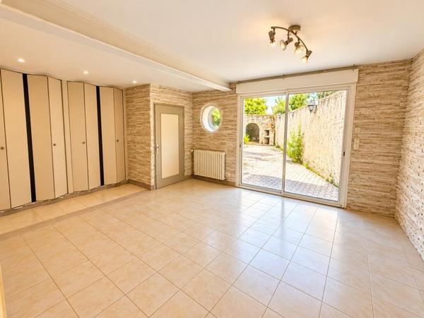 Maison à vendre 270 810 € Pocé-sur-Cisse 8 p 231 m² DPE D