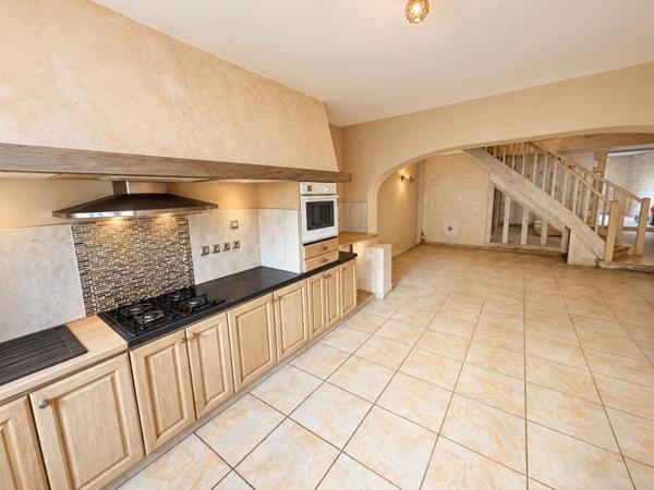 Maison à vendre 270 810 € Pocé-sur-Cisse 8 p 231 m² DPE D