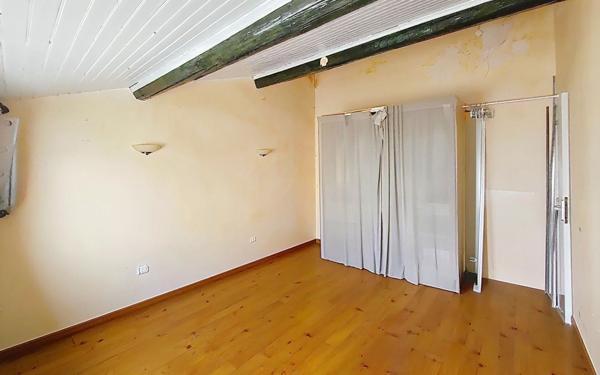 Maison à vendre    2 pièces •  Codognan