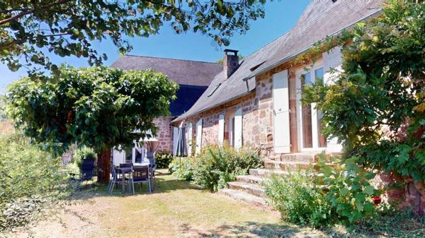 Maison ancienne - Terrasson Belle propriété de caractère offrant plus de 21 hectares, aux portes du Périgord Noir, dans un emplacement calme et isolé entre MONTIGNAC, TERRASSON et HAUTEFORT.