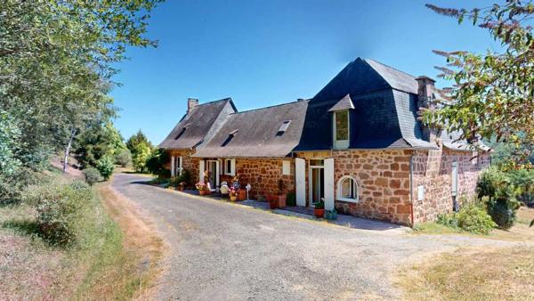 Maison ancienne - Terrasson Belle propriété de caractère offrant plus de 21 hectares, aux portes du Périgord Noir, dans un emplacement calme et isolé entre MONTIGNAC, TERRASSON et HAUTEFORT.