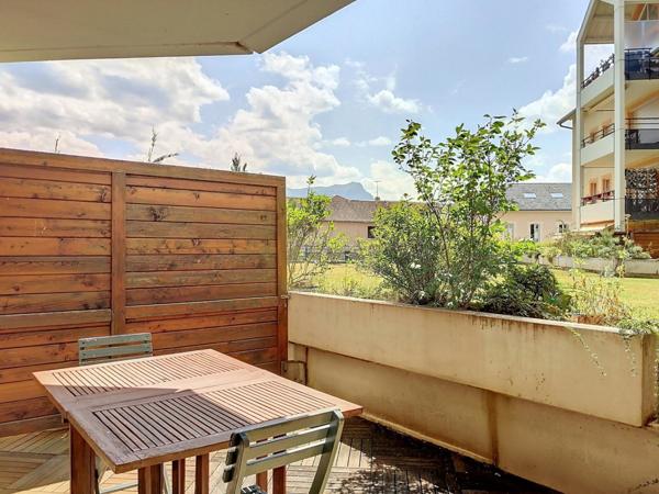 Petite pépite à deux pas du centre d' Embrun!!! Rare sur le secteur!!