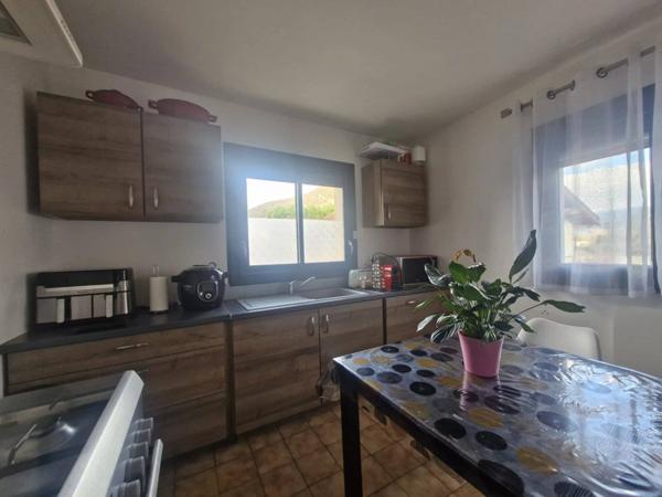 Vions maison de plain-pied sur 359m² de terrain