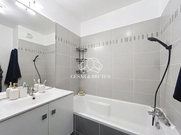 T3 VENISSIEUX BALCON + GARAGE