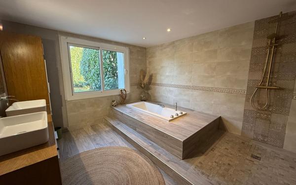 Maison à vendre    5 pièces • 180 m2 Vienne