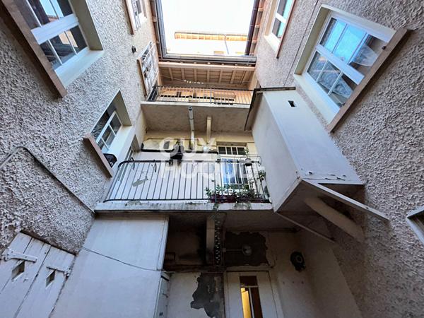 Un Appartement à rénover idéalement placé sur la croix rousse