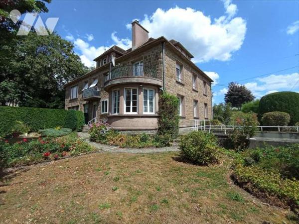 Centre-ville de Condé sur Noireau, une maison d'habitation en copropriété de 7 pièces principal...