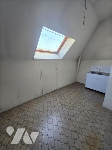 Centre-ville de Condé sur Noireau, une maison d'habitation en copropriété de 7 pièces principal...