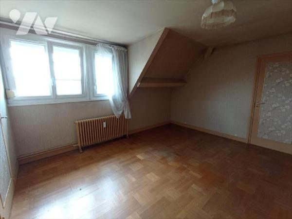 Centre-ville de Condé sur Noireau, une maison d'habitation en copropriété de 7 pièces principal...