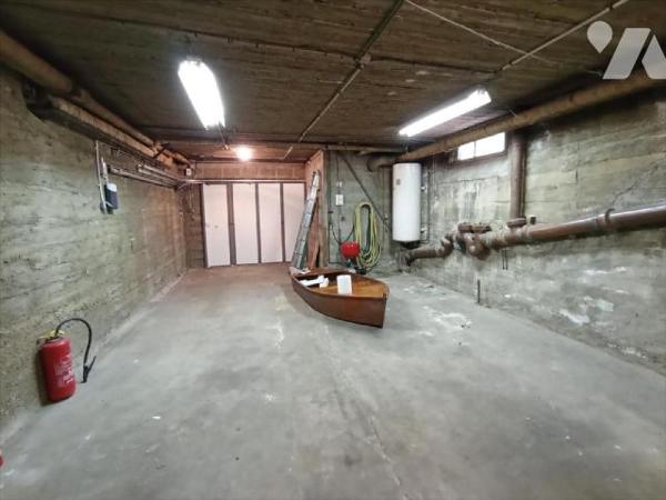 Centre-ville de Condé sur Noireau, une maison d'habitation en copropriété de 7 pièces principal...