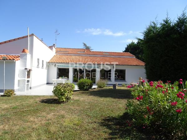 En exclusivité !! belle propriété à magné de 220 m² habitable sur un terrain de 4800 m²