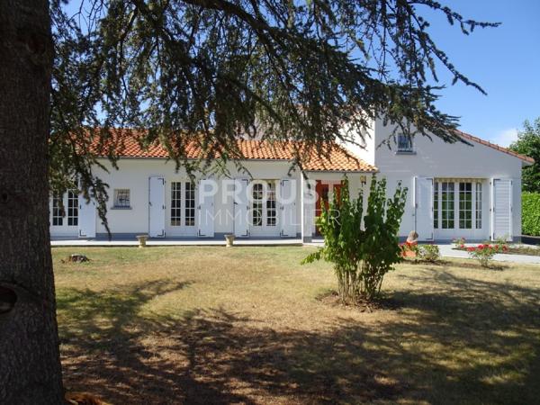 En exclusivité !! belle propriété à magné de 220 m² habitable sur un terrain de 4800 m²