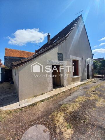 Marie laure vous propose cette charmante maison de bourg à rénover – Parfait pour démarrer avec terrain et dépendance a 9 km de Loches