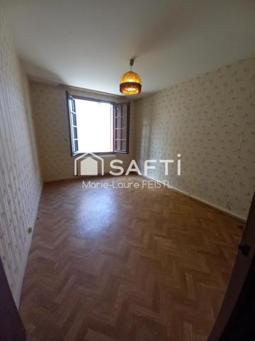 Marie laure vous propose cette charmante maison de bourg à rénover – Parfait pour démarrer avec terrain et dépendance a 9 km de Loches