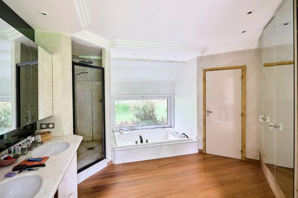 Vente Maison de luxe Croix 8 Pièces 232 m²