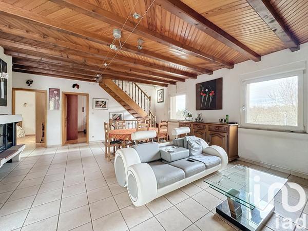 Maison 8 pièces de 133 m² à Albaret-le-Comtal (48310)
