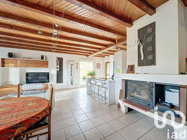 Maison 8 pièces de 133 m² à Albaret-le-Comtal (48310)