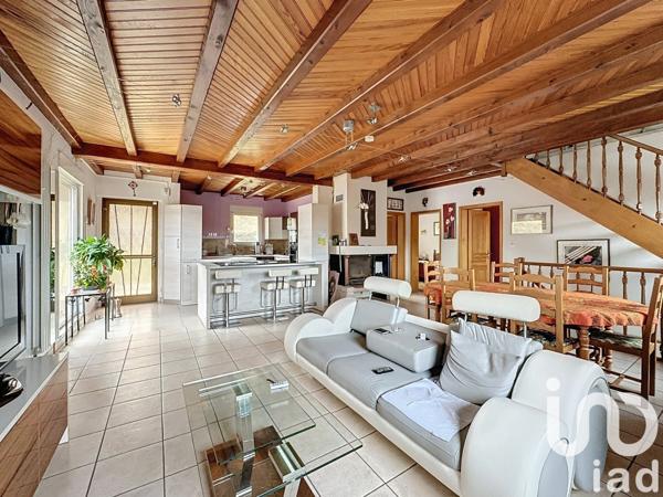 Maison 8 pièces de 133 m² à Albaret-le-Comtal (48310)