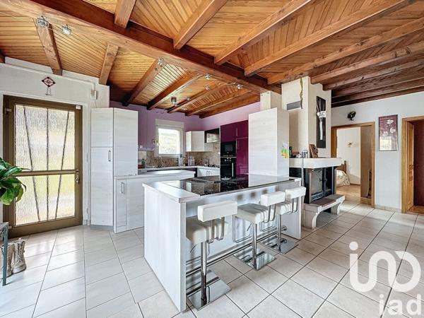 Maison 8 pièces de 133 m² à Albaret-le-Comtal (48310)