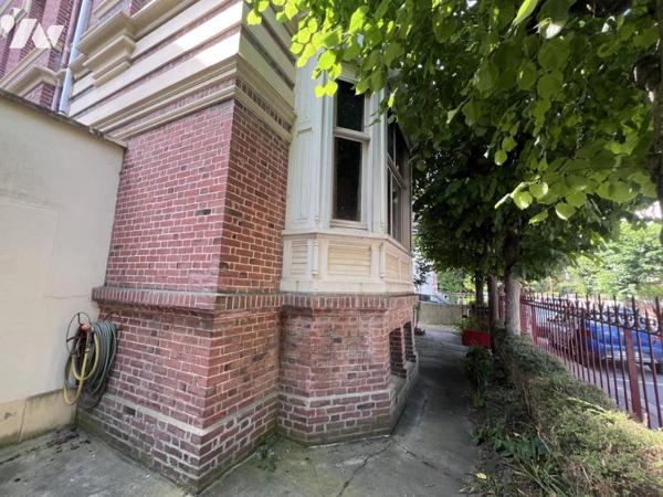 RARE- centre d' HOULGATE à 2 pas de la mer - T2 de 51 m2 dans Villa Ancienne - Cave.