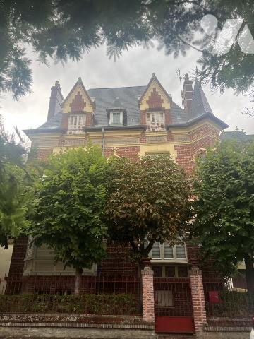 RARE- centre d' HOULGATE à 2 pas de la mer - T2 de 51 m2 dans Villa Ancienne - Cave.