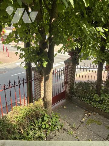 RARE- centre d' HOULGATE à 2 pas de la mer - T2 de 51 m2 dans Villa Ancienne - Cave.