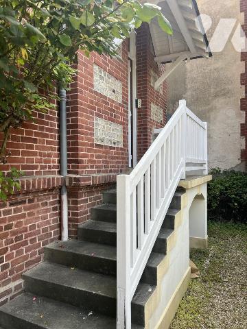 RARE- centre d' HOULGATE à 2 pas de la mer - T2 de 51 m2 dans Villa Ancienne - Cave.