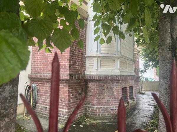 RARE- centre d' HOULGATE à 2 pas de la mer - T2 de 51 m2 dans Villa Ancienne - Cave.