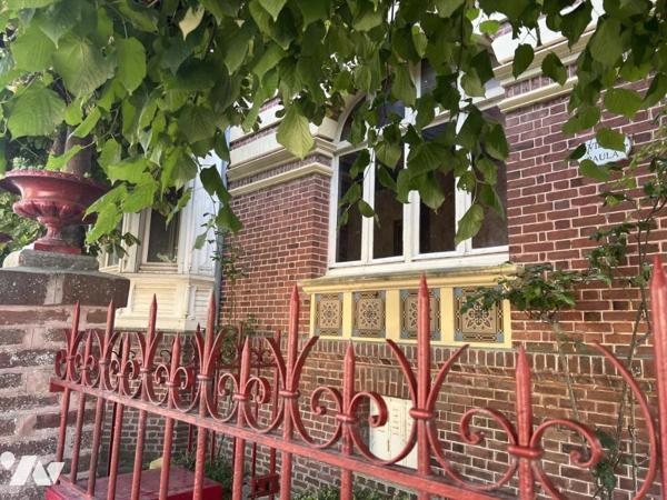 RARE- centre d' HOULGATE à 2 pas de la mer - T2 de 51 m2 dans Villa Ancienne - Cave.