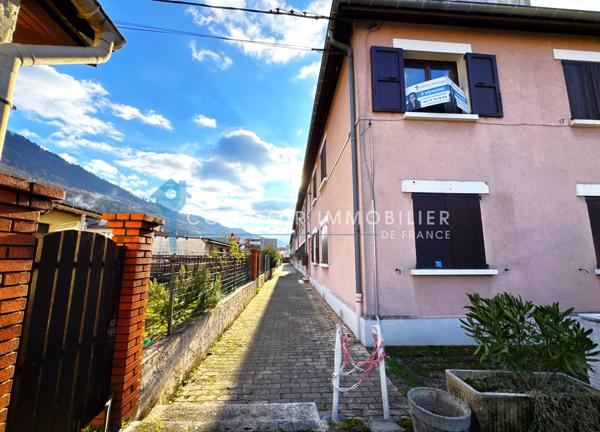 Appartement
                                                                                                                                                                                                                                                                                                                        4 pièce(s)                                                                                                                                                                                                          3 chambre(s)                                                                                                                                                                                                          61  m²
